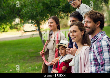 Familie, die Zeit im Freien verbringen Stockfoto