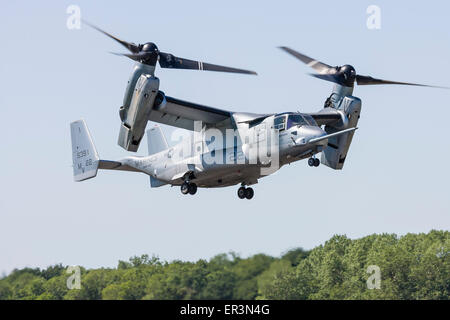 Ein V-22 Osprey des US Marine Corps startet vom RAF Fairford, Vereinigtes Königreich. Stockfoto