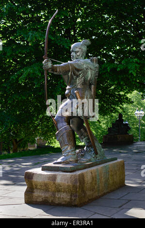 Die Statue des legendären Robin Hood - das steht außerhalb Nottingham Castle. In Nottingham, England. Stockfoto