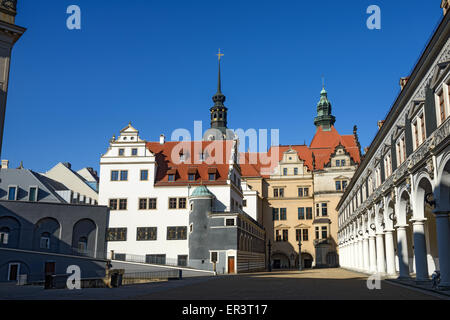 Allgemeine Weitwinkelaufnahme des Stall Hof (Stallhof) in Richtung George Gate, Bundeskanzleramt und Hausmannsturm überragt ich Stockfoto