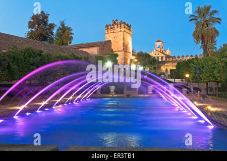 Alcazar de los Reyes Cristianos, Teiche und Gärten in der Dämmerung, Cordoba, Andalusien, Spanien, Europa Stockfoto