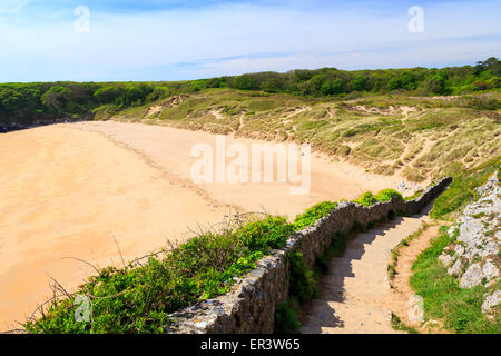 Mit Blick auf den schönen Strand an der Barafundle Bucht auf der Pembrokeshire Coast of South Wales UK Europe Stockfoto
