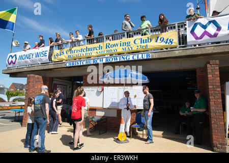 Christchurch Quay, Christchurch Rudern Club Regatta Tag, Christchurch, Dorset, England, Vereinigtes Königreich Stockfoto