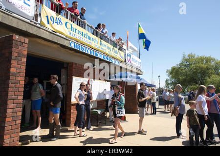 Christchurch Quay, Christchurch Rudern Club Regatta Tag, Christchurch, Dorset, England, Vereinigtes Königreich Stockfoto