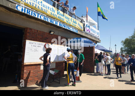 Christchurch Quay, Christchurch Rudern Club Regatta Tag, Christchurch, Dorset, England, Vereinigtes Königreich Stockfoto