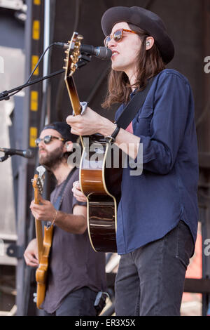 Irvine, Kalifornien, USA. 16. Mai 2015. Musiker JAMES BAY führt live mit seiner Band während der KROQ Weenie Braten Y Fiesta in Irvine Meadows Amphitheater in Irvine, Kalifornien © Daniel DeSlover/ZUMA Draht/Alamy Live News Stockfoto