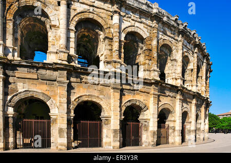 ein Blick auf das römische Amphitheater von Nîmes, Frankreich, auch bekannt als Arena von Nimes Stockfoto