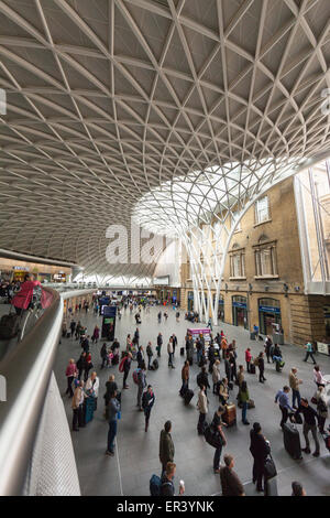 Kings Cross Bahnhof train Station neue Bahnhofshalle und Dach Struktur von John Mc Aslam und Partnern Stockfoto