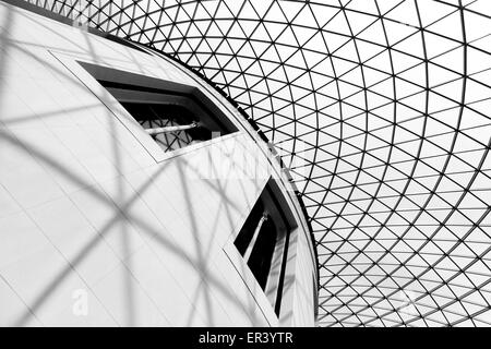 Der Great Court Glas Dachkonstruktion im British Museum in Bloomsbury, London Stockfoto