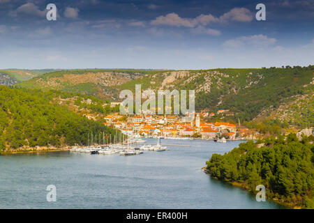 Blick über die Bucht von Skradin endet Fluss Krka in Kroatien Stockfoto