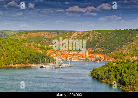 Blick über die Bucht von Skradin endet Fluss Krka in Kroatien Stockfoto