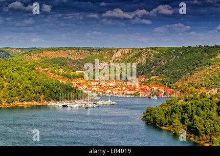 Blick über die Bucht von Skradin endet Fluss Krka in Kroatien Stockfoto