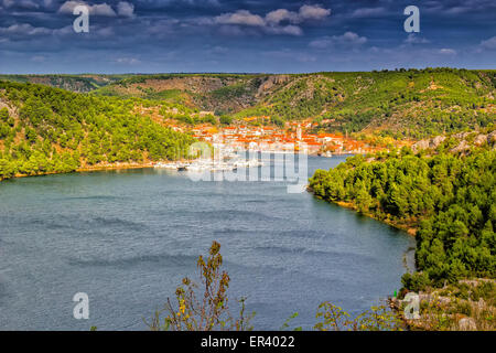 Blick über die Bucht von Skradin endet Fluss Krka in Kroatien Stockfoto