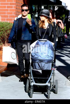 Robbie Williams entdeckt mit seiner Frau Ayda Field Beverly Hills Featuring: Robbie Williams, Ayda Field wo: Beverly Hills, Kalifornien, USA bei: Kredit-21. November 2014: Winston Burris/WENN.com Stockfoto