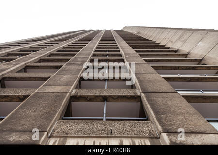 Lauderdale-Turm in der Barbican Estate, einer Wohnanlage und Kunstkomplex aus den 1960er Jahren in der Londoner City Stockfoto