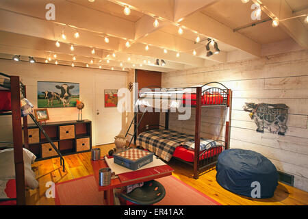 Interior Details. Kinderzimmer mit Etagenbetten. Vermont Kuhstall in ein einzigartiges Haus renoviert. Stockfoto