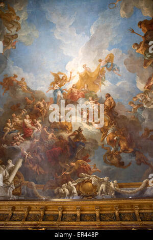 Detail der Malerei des 18. Jahrhunderts Apothéose d'Hercule von François Le Moyne in der Salon-d'Hercule des Château de Versailles Stockfoto