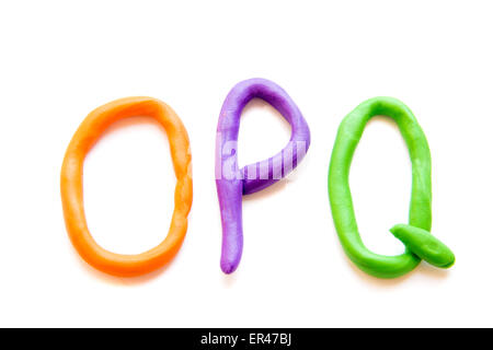 Plastilin Buchstaben isoliert OPQ auf weißem Hintergrund Stockfoto