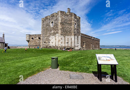 Historic besaß Blackness Castle von den Firth of Forth im schottischen Falkirk Rat Bereich Stockfoto