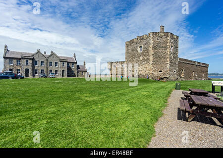 Historic besaß Blackness Castle von den Firth of Forth im schottischen Falkirk Rat Bereich Stockfoto