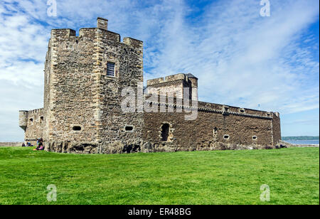 Historic besaß Blackness Castle von den Firth of Forth im schottischen Falkirk Rat Bereich Stockfoto