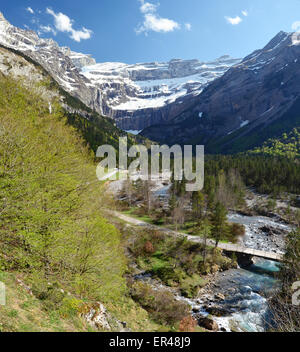 Panoramablick von der Feder Tal von Gavarnie Stockfoto