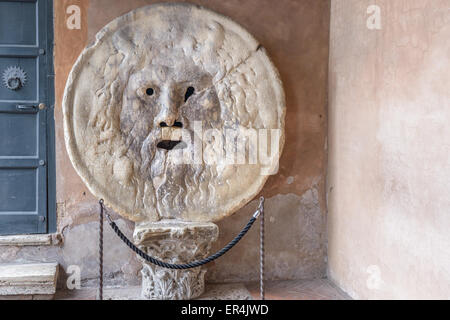 ist ein Bild, geschnitzt aus Pavonazzo Marmor, der eine Mann-wie Gesicht, befindet sich in der Vorhalle der Kirche Santa Maria in Cosmedin ich Stockfoto