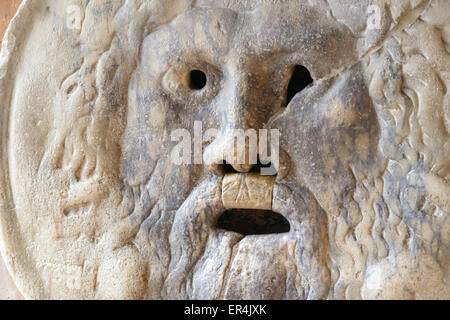 ist ein Bild, geschnitzt aus Pavonazzo Marmor, der eine Mann-wie Gesicht, befindet sich in der Vorhalle der Kirche Santa Maria in Cosmedin ich Stockfoto