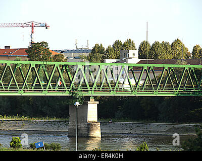 Eisenbahn-Brücke über die Drau in Osijek Stockfoto