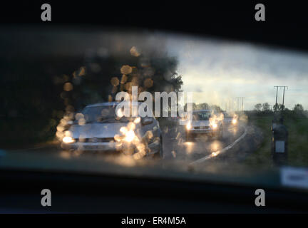 Auto Travellng im Regensturm Selby Yorkshire Vereinigtes Königreich Stockfoto