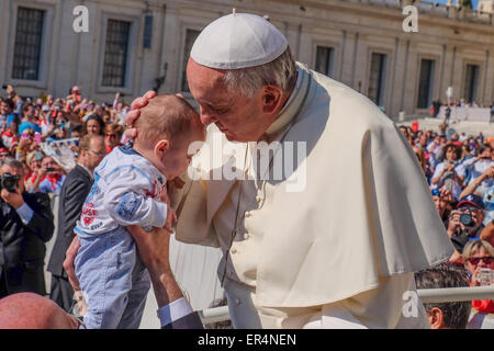 Vatikan-Stadt. 27. Mai 2015. Franziskus, Generalaudienz 27. Mai 2015, Sankt Petersplatz Credit: wirklich einfach Star/Alamy Live-Nachrichten Stockfoto