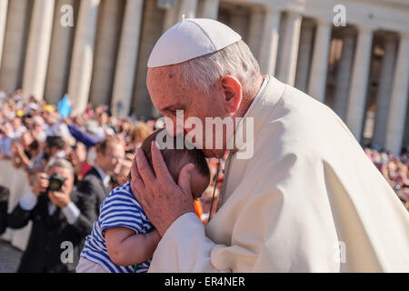 Vatikan-Stadt. 27. Mai 2015. Franziskus, Generalaudienz 27. Mai 2015, Sankt Petersplatz Credit: wirklich einfach Star/Alamy Live-Nachrichten Stockfoto