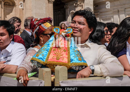 Vatikan-Stadt. 27. Mai 2015. Franziskus, Generalaudienz 27. Mai 2015, Sankt Petersplatz Credit: wirklich einfach Star/Alamy Live-Nachrichten Stockfoto