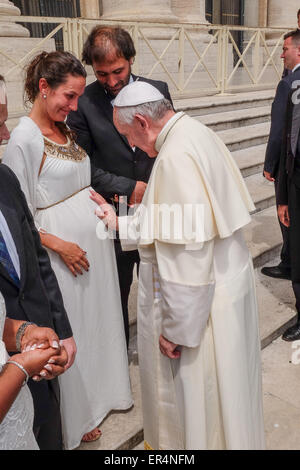 Vatikan-Stadt. 27. Mai 2015. Franziskus, Generalaudienz 27. Mai 2015, Sankt Petersplatz Credit: wirklich einfach Star/Alamy Live-Nachrichten Stockfoto