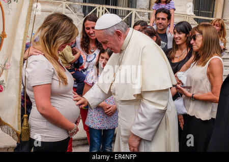 Vatikan-Stadt. 27. Mai 2015. Franziskus, Generalaudienz 27. Mai 2015, Sankt Petersplatz Credit: wirklich einfach Star/Alamy Live-Nachrichten Stockfoto