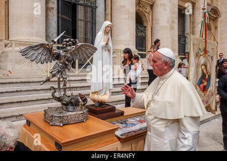 Vatikan-Stadt. 27. Mai 2015. Franziskus, Generalaudienz 27. Mai 2015, Sankt Petersplatz Credit: wirklich einfach Star/Alamy Live-Nachrichten Stockfoto