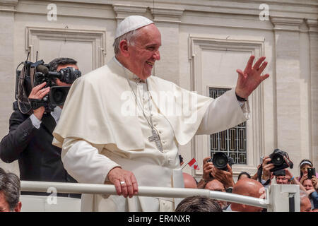 Vatikan-Stadt. 27. Mai 2015. Franziskus, Generalaudienz 27. Mai 2015, Sankt Petersplatz Credit: wirklich einfach Star/Alamy Live-Nachrichten Stockfoto