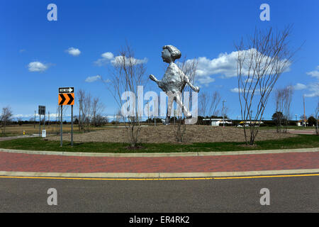 Zu Fuß Figur Skulptur von Donald Baechler Gabreski Flughafen Westhampton Long Island New York Stockfoto