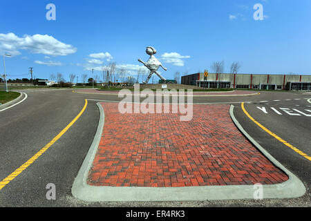 Zu Fuß Figur Skulptur von Donald Baechler Gabreski Flughafen Westhampton Long Island New York Stockfoto