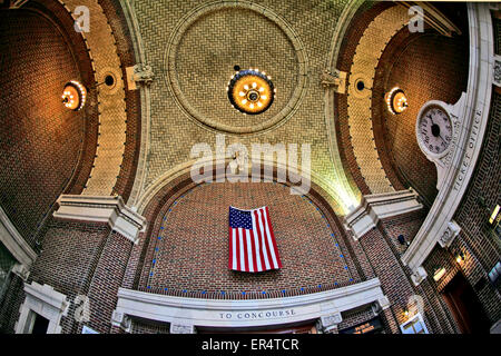 Innere des Yonkers Bahnhof auf der Metro North Hudson Line Yonkers New York Stockfoto