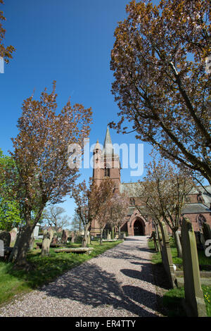 Dorf Aldford, England. Malerischen Frühling-Blick auf die St. Johannes der Täufer Kirche in Church Lane. Stockfoto