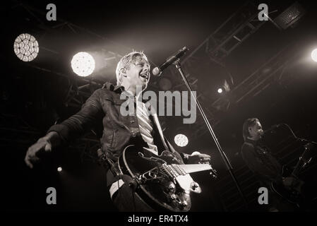 Switchfoot spielen des flüssigen Zimmer Edinburgh 2015 Jon Vorarbeiters Stockfoto