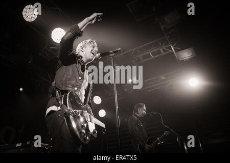 Switchfoot spielen des flüssigen Zimmer Edinburgh 2015 Jon Vorarbeiters Stockfoto