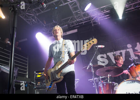 Switchfoot spielen des flüssigen Zimmer Edinburgh 2015 Jon Vorarbeiters Stockfoto