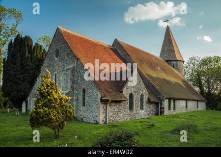 Frühling am Abend in Piddinghoe Dorfkirche in East Sussex, England. Stockfoto