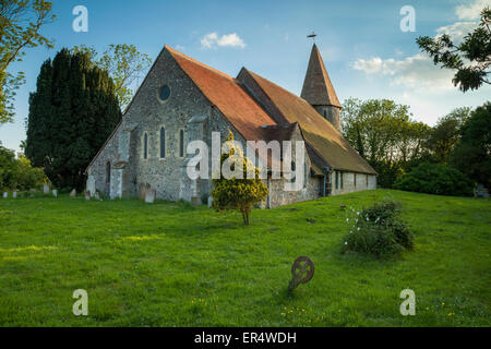 Frühling am Abend in Piddinghoe Dorfkirche in East Sussex, England. Stockfoto