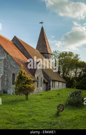 Frühling am Abend in Piddinghoe Dorfkirche in East Sussex, England. Stockfoto