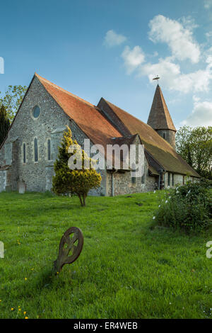 Frühling am Abend in Piddinghoe Dorfkirche in East Sussex, England. Stockfoto