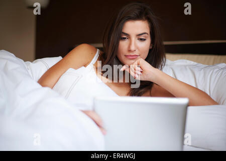 Online-auch im Bett zu bleiben. Debica, Polen Stockfoto