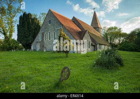 Frühling am Abend in Piddinghoe Dorfkirche in East Sussex, England. Stockfoto